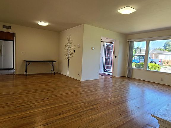 5th image of 9228 Hecla Ave