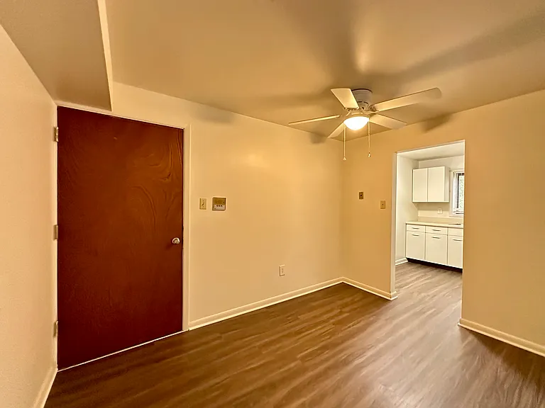 Edgewood Apartments — Photo 9