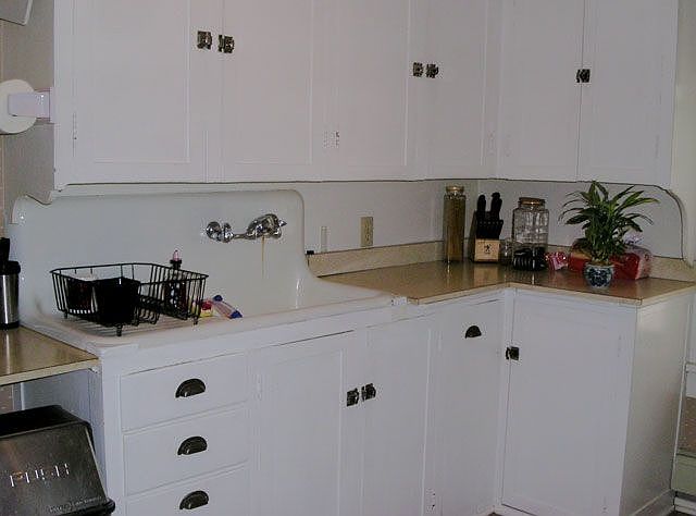 2nd image of 207 W 2nd St