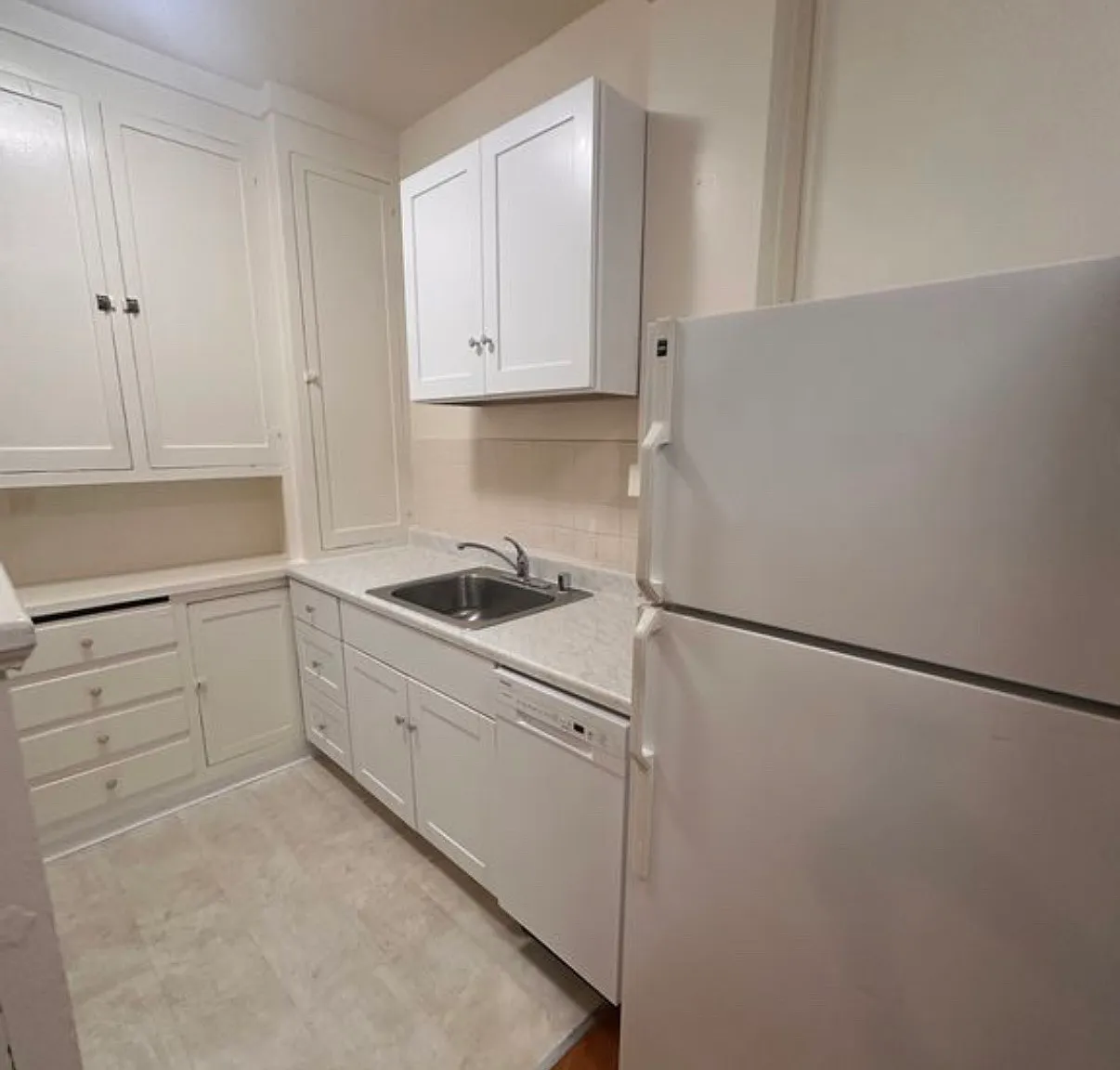 Studio, $3,995 — Photo 3