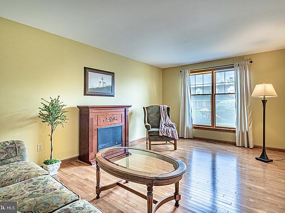 5th image of 1115 Garden Ave