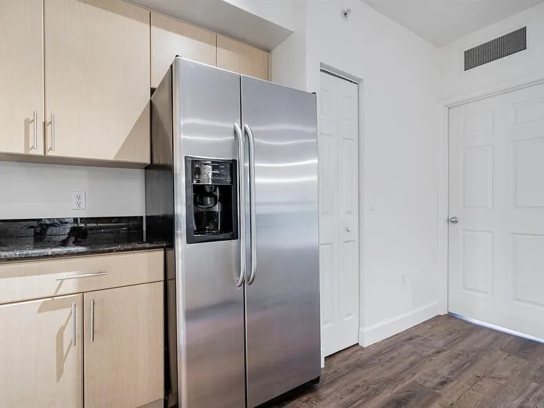 2421 NE 65th St #309 — Photo 13