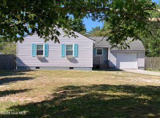 101 Avon Dr, Hubert, NC 28539