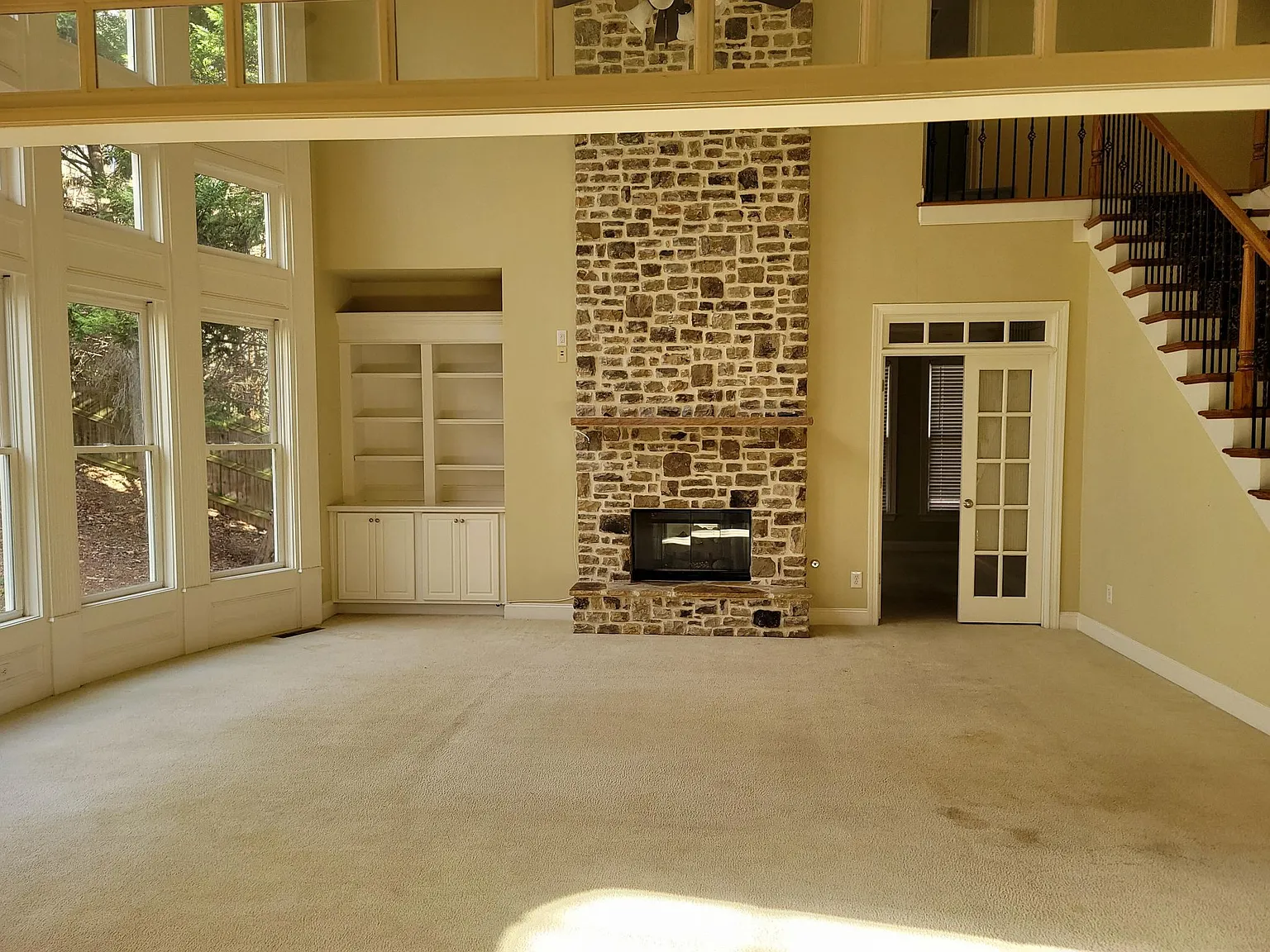 7 bed, 4.5 bath, 5229 sqft, $6,000 — Photo 4