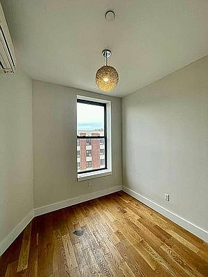 4th image of 412 Gates Ave #4T