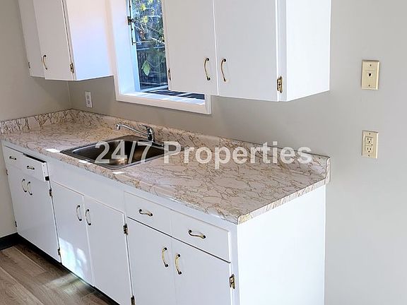 3rd image of 19210 NE Glisan St #19214