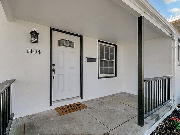 5th image of 1404 Blue St