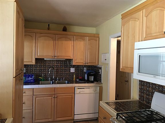 4th image of 49-51 Oaklawn Ave