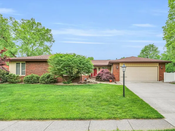 311 Floral Park Dr, Savoy, IL 61874