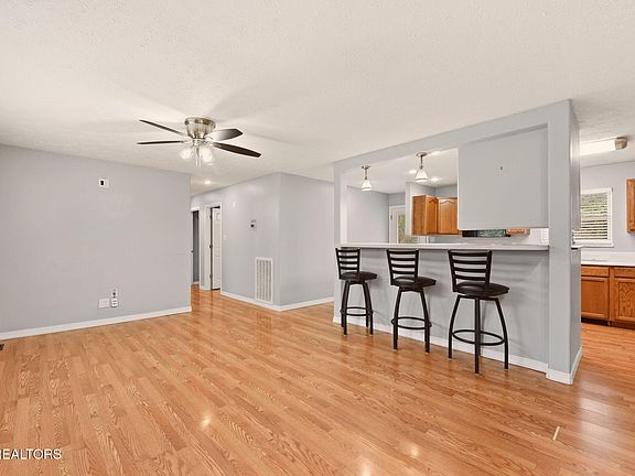 5th image of 1313 Burton Rd