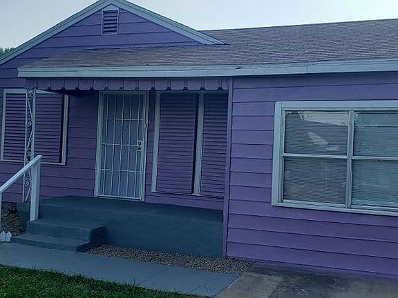 3rd image of 411 SW 23rd Pl