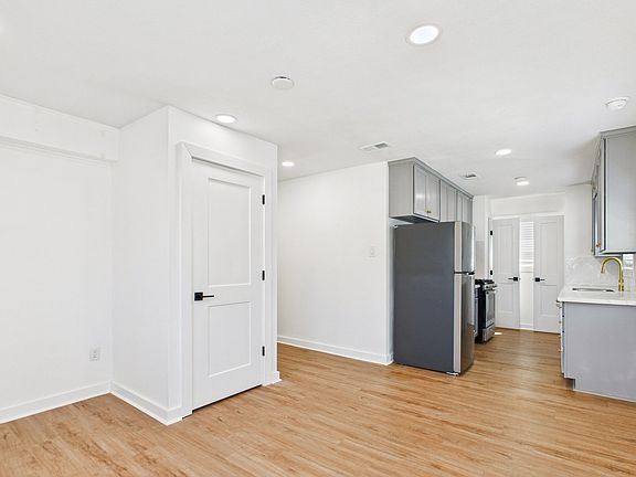 3rd image of 607 Foch St APT C