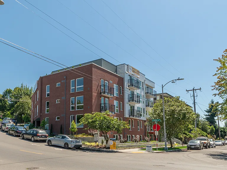 750 11th Ave E #207 — Photo 16