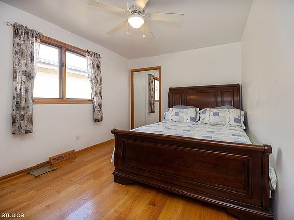 5th image of 4580 N McVicker Ave