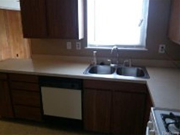 5th image of 3234 Earl Dr
