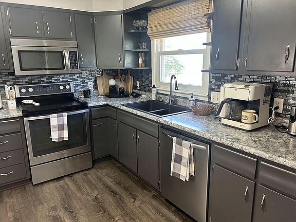 5th image of 901 Crestview Dr