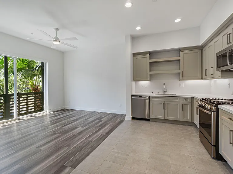 1632 Doheny Way — Photo 5