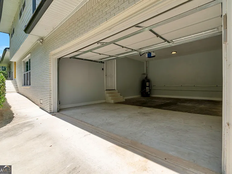 3102 Edgewater Dr — Photo 2