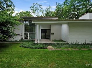 389 Woodland Rd, Highland Park, IL 60035