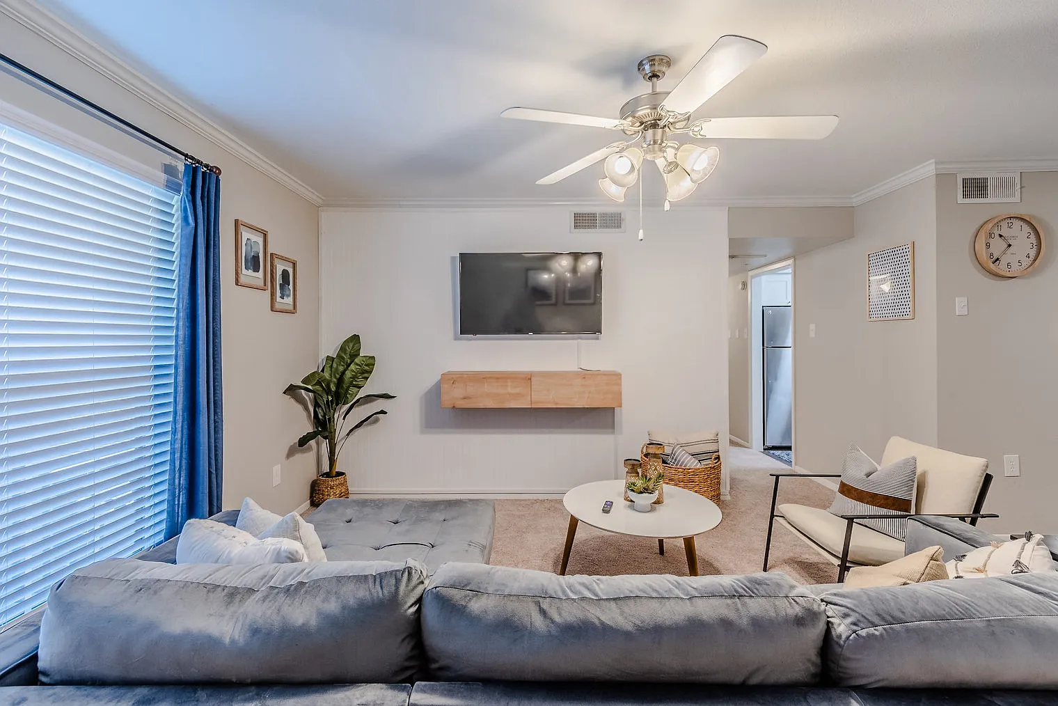 2 bed, 2.0 bath, 1076 sqft, $2,809 — Photo 2