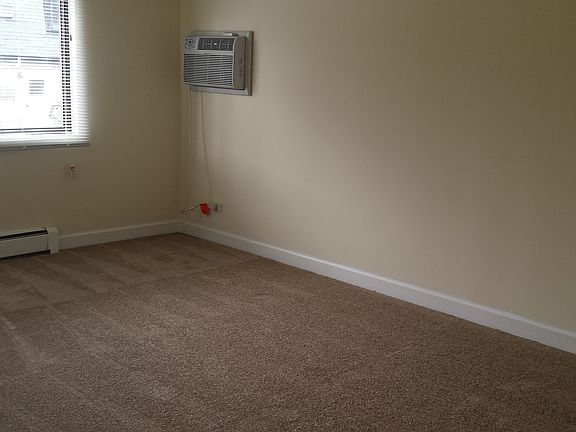 3rd image of 945 Westmoreland Dr APT 11