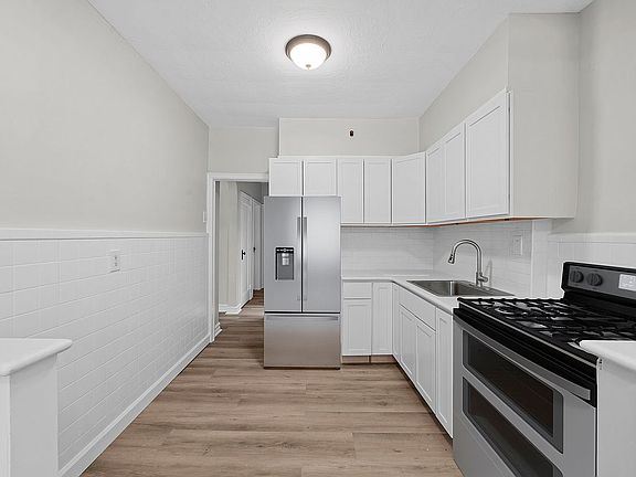 3rd image of 8530 Avenue