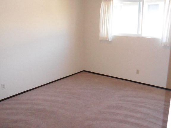 Pic#1- Large Bedroom