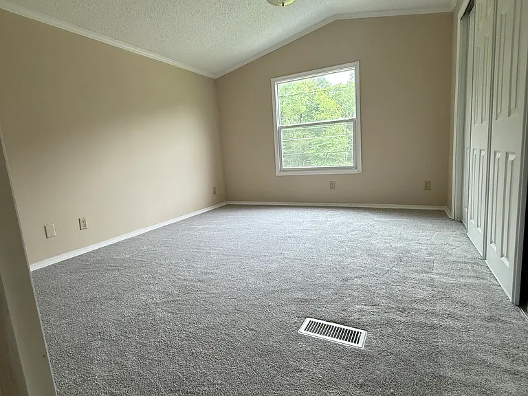 19 Clifton Manor Dr — Photo 5