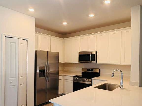 3rd image of 3657 SE 37th Avenue Rd