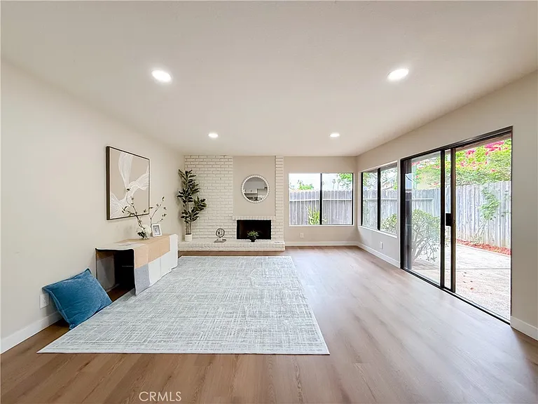 1034 Romney Dr — Photo 11