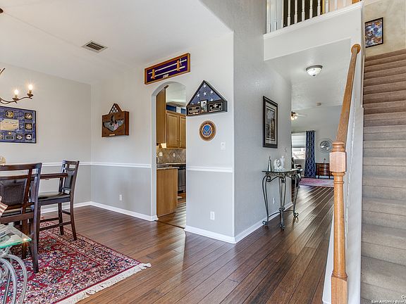 5th image of 561 Thurber Dr
