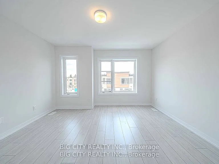 46 Akil Thomas Gdns S — Photo 13