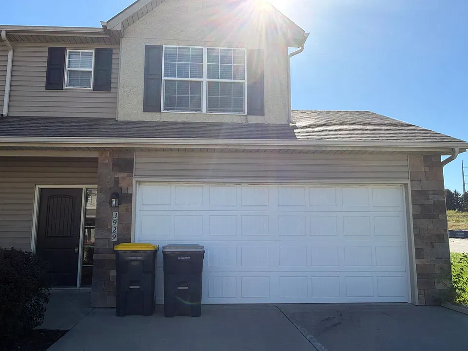 3929 NW 94th St