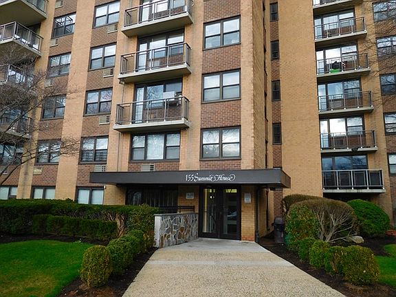 3rd image of 155 Ferris Ave #3K