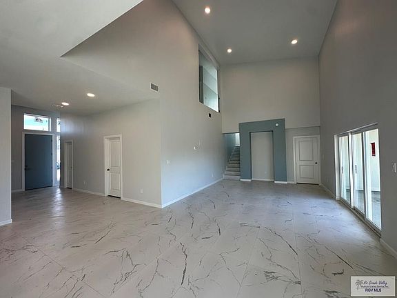 2nd image of 7003 Heritage Oaks Dr