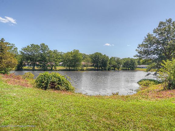 2nd image of 224D Buckingham Ct #1004