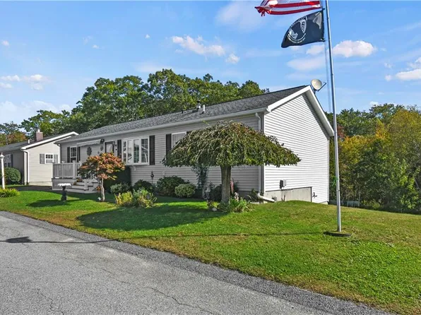 44 Blue Jay St, Tiverton, RI 02878