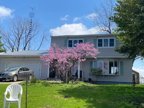 1522 E 7th Rd, Lostant, IL 61334