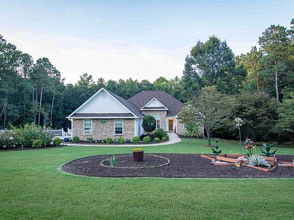 3rd image of 40 Pecan Court