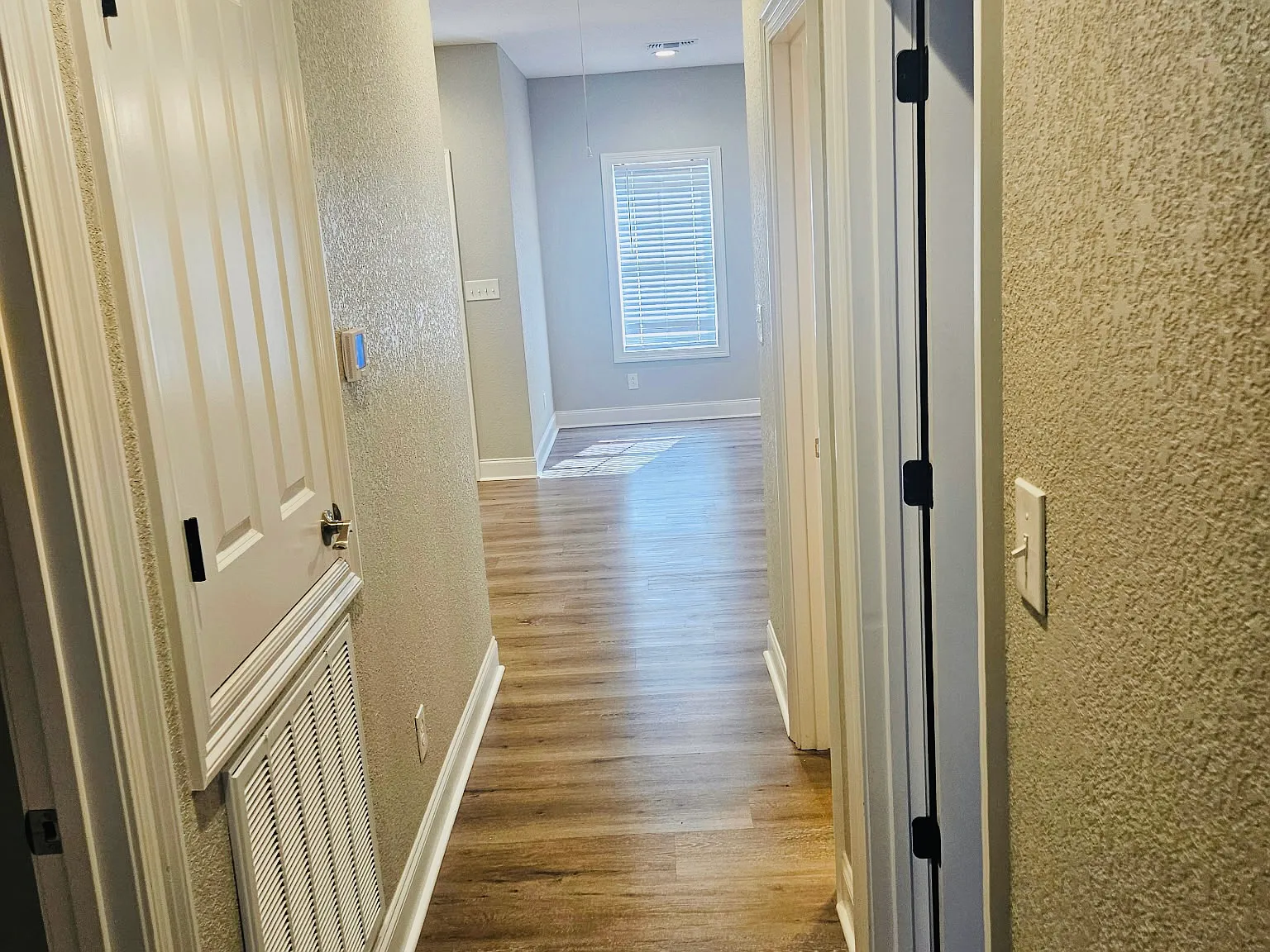 2 bed, 1200 sqft, $1,200 — Photo 2