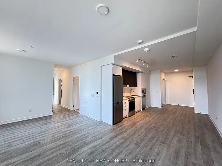 5105 Hurontario St #412 — Photo 11