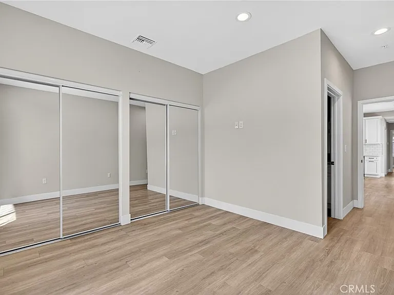 8414 Burnet Ave — Photo 16