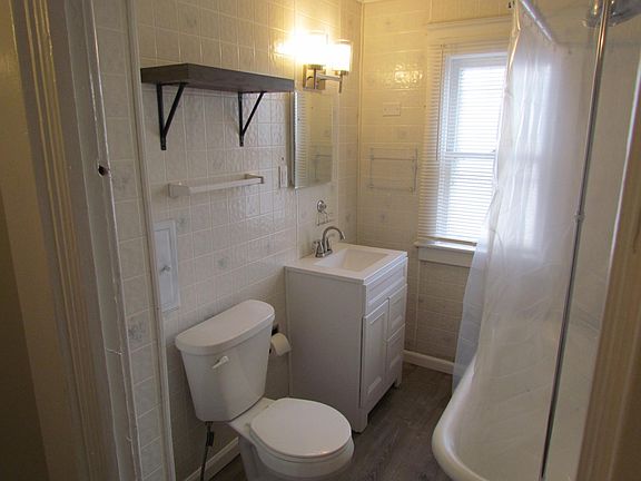 3rd image of 21 Maywood Pl