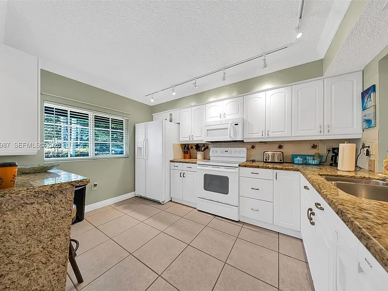 4040 Crystal Lake Dr #105 — Photo 9
