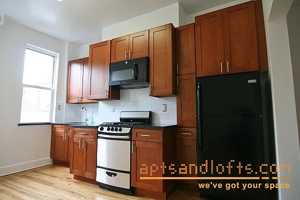 Rented by aptsandlofts.com | media 15