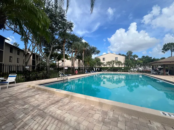 202 Foxtail Dr APT E3, Greenacres, FL 33415