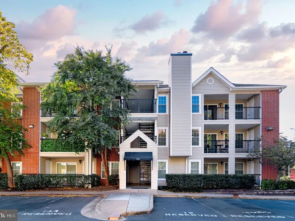3312 Wyndham Cir APT 101, Alexandria, VA 22302