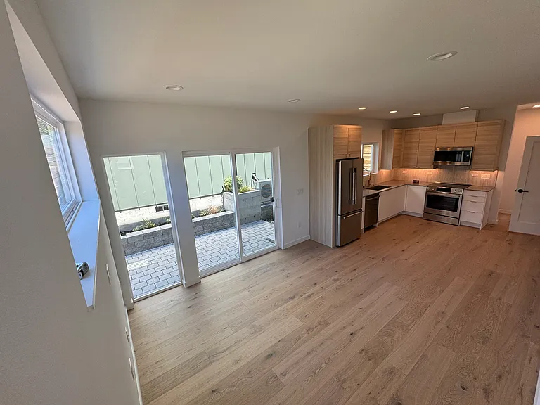 1407 E Alder St — Photo 8