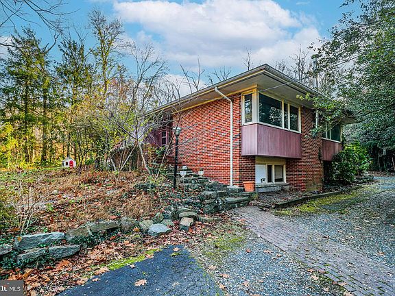 3rd image of 164 Heather Ln