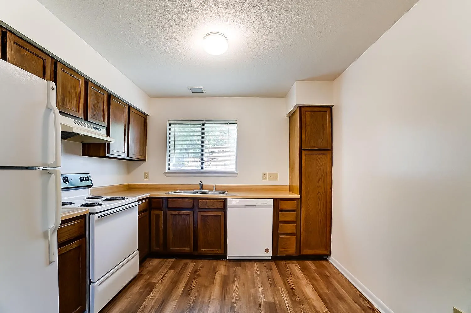 2 bed, 1020 sqft, $1,525 — Photo 3